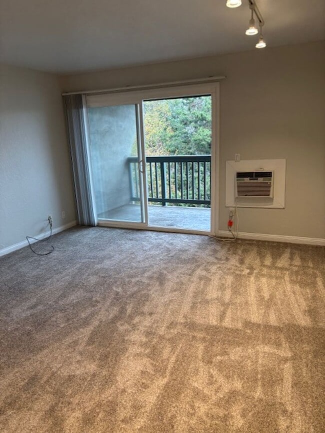 Building Photo - 1085 Murrieta Blvd