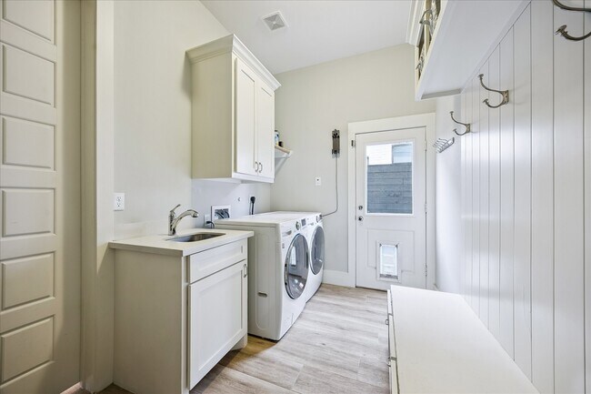 Building Photo - 1519 Richelieu Ln