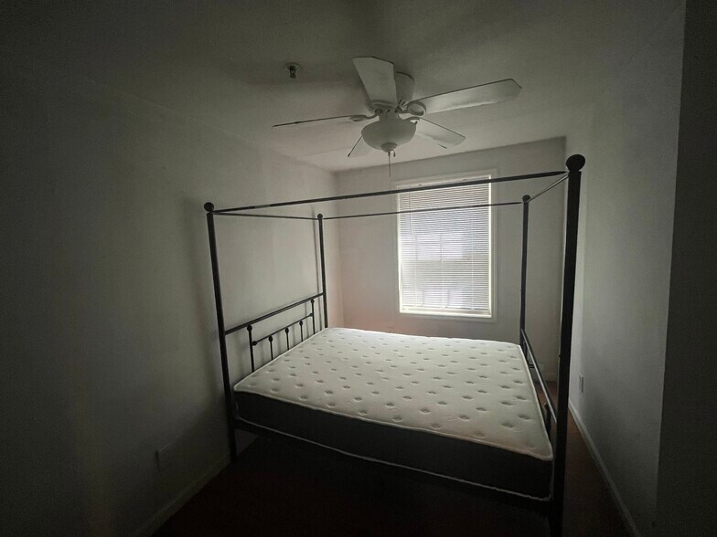 Primary Photo - 1405 Broadway St