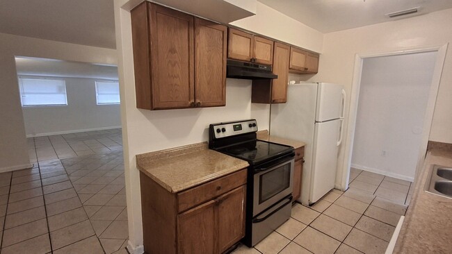 Building Photo - 3BR/1BA Single Family Home in Orlando with Spacious Yard!!