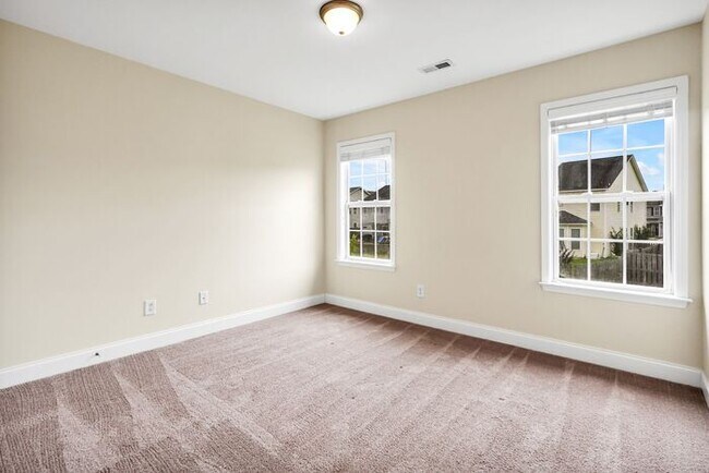 Building Photo - Leland Wedgewood at Lanvale community, Great open floor plan, on level, hardwoods, fire place, ma...