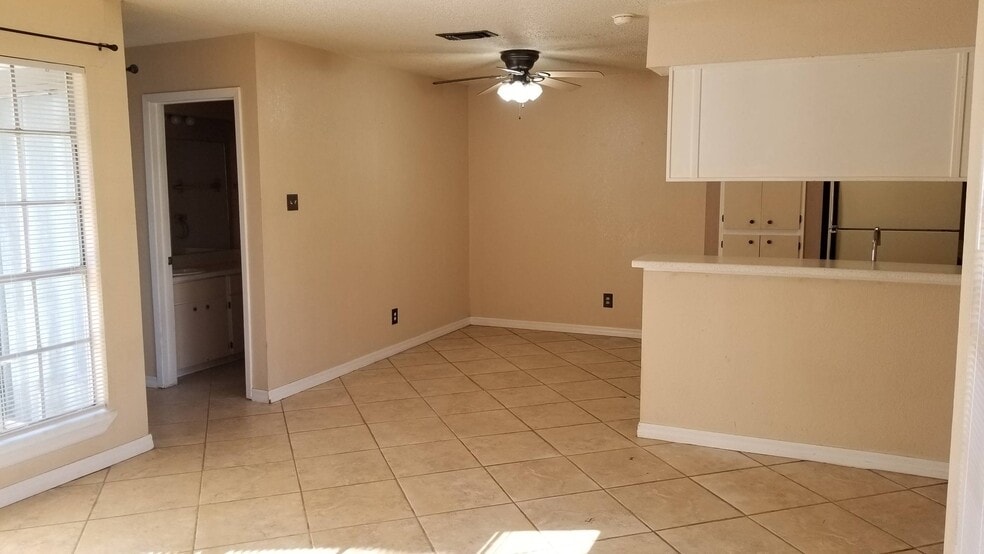 Dining area off kitchen, pantry in-between - 14519 Clovelly Wood