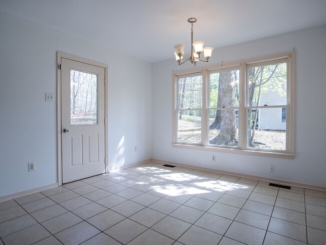 Building Photo - Bright 4-Bedroom Home in Midlothian!