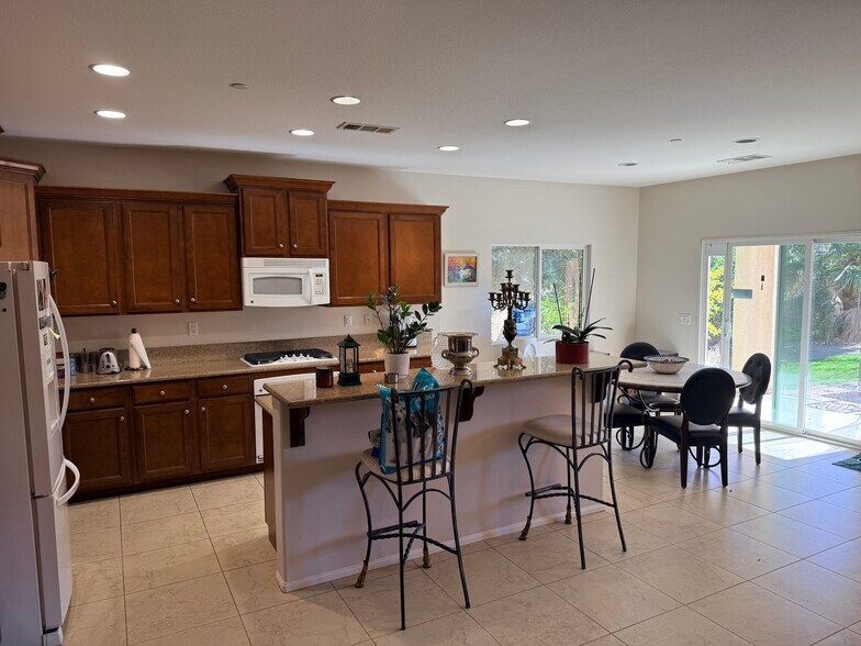 Building Photo - 73895 Mondrian Pl