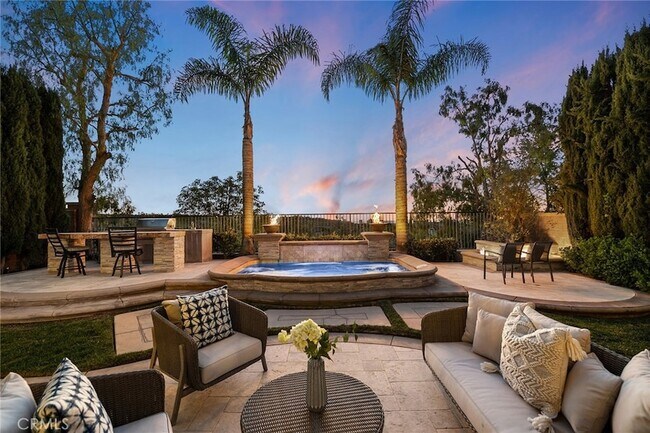 Building Photo - 33 Tall Hedge