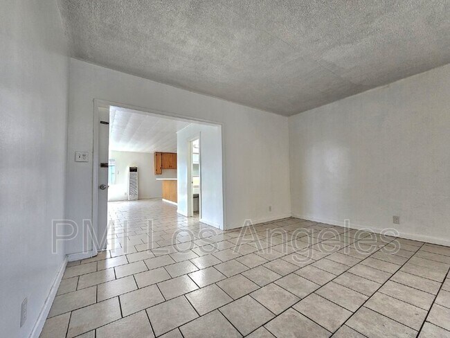 Building Photo - 10305 Juniper St
