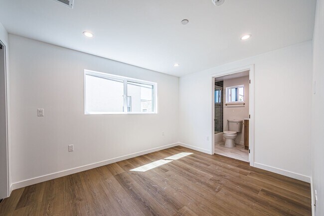 Building Photo - 5508 Barton Ave