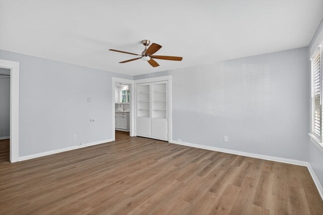 Interior Photo - 1711 E Appleton St