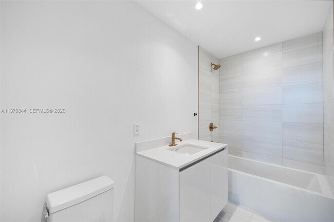 Building Photo - 2678 Tigertail Ave