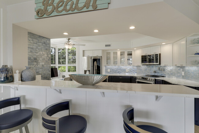 Building Photo - 515 Bay Colony Dr N