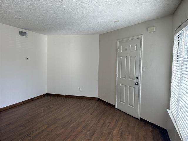 Building Photo - 2300 Bamboo Dr