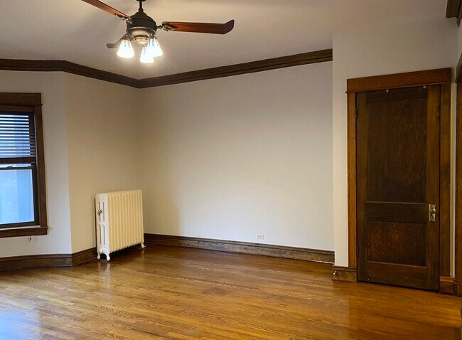 Building Photo - 909 W Gordon Terrace