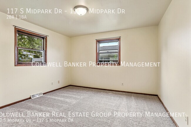 Building Photo - 117 S Midpark Dr