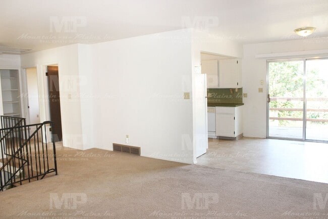 Building Photo - 1205 Fuqua Dr