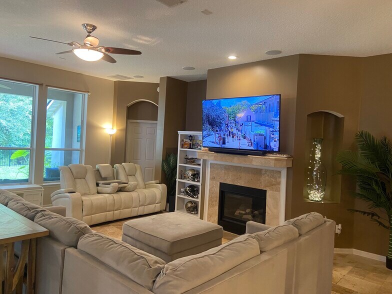 Building Photo - 437 Lake Monroe Pl