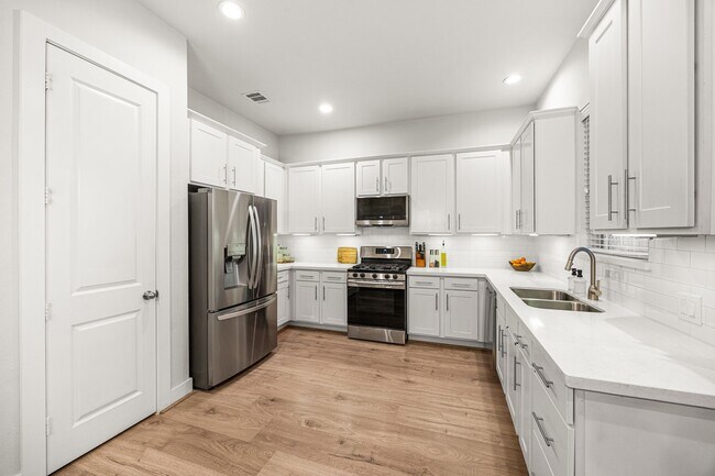 Building Photo - 8817 Hollister Pine Ct