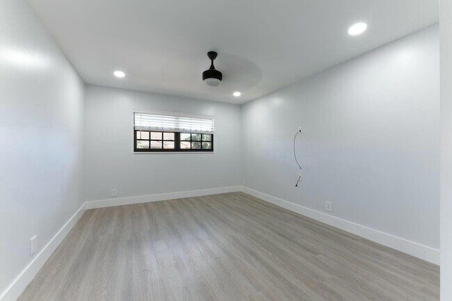 Building Photo - 22791 Trelawny Ter