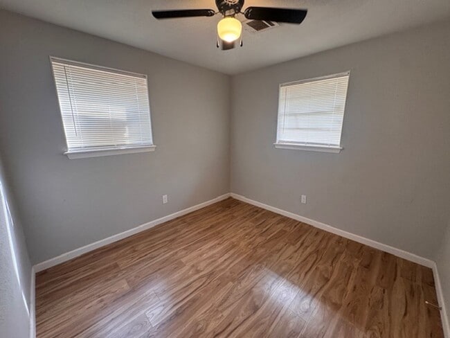 Building Photo - $300 off your move in by June 1st!   Newly remodeled 3 bed 1 bath garage conversion with monitore...