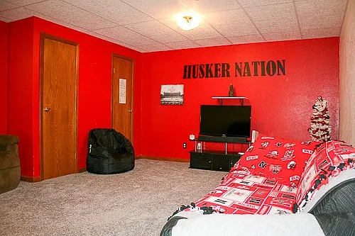 Building Photo - 300 E 5th St