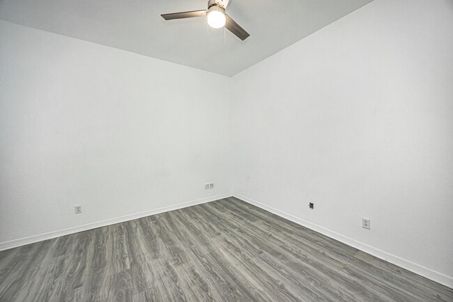 Building Photo - 3021 Grandiflora Dr