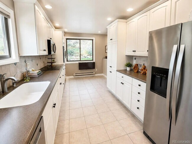Building Photo - 6136 High Dr