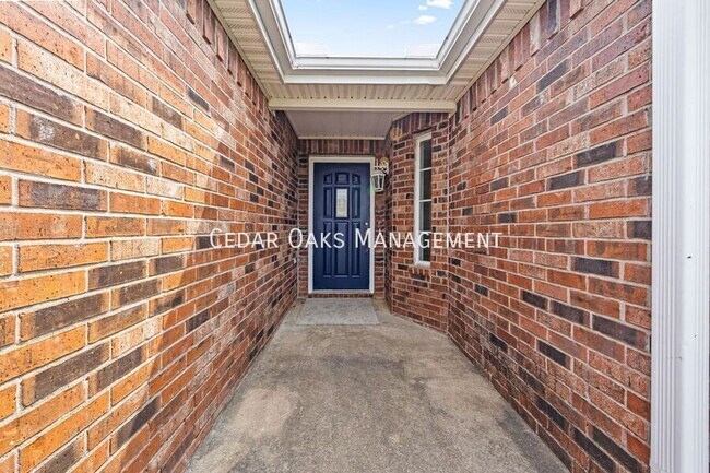Building Photo - 911 SW Cheyenne Dr