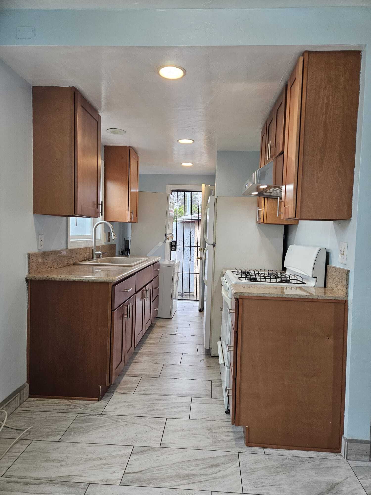 Remodlled Kitchen - 927 N Vista Way