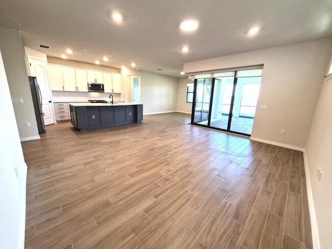 Building Photo - 8295 Vaulting Dr