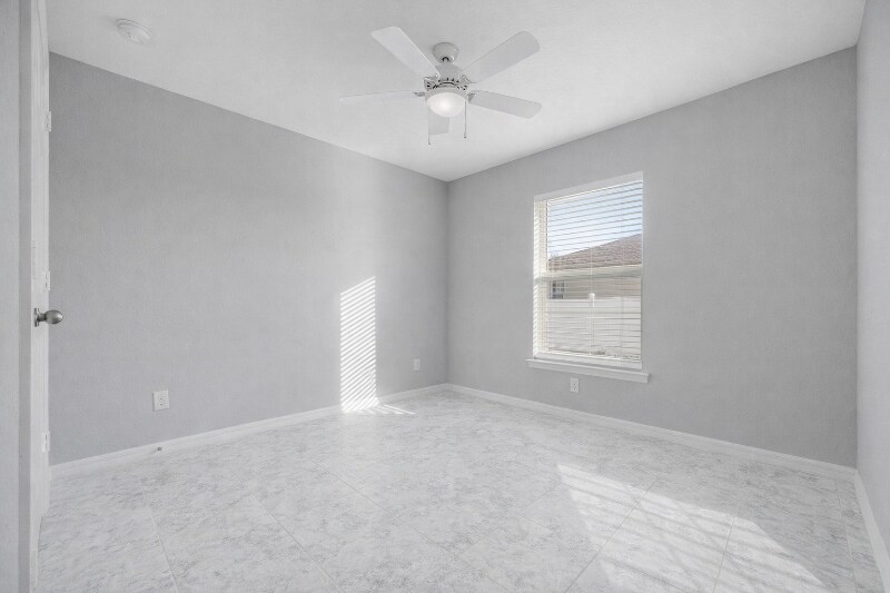 Building Photo - 2925 NE 4th Pl