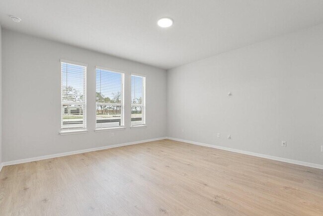 Building Photo - 132 Condesa St