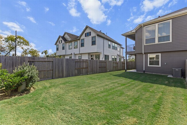 Building Photo - 9443 Starlight Oak Dr