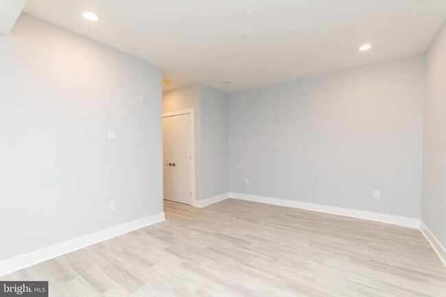 Building Photo - 812 N Uber St