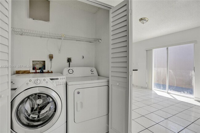 Building Photo - 11854 SW 210th St