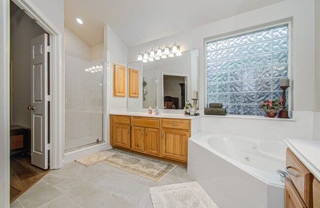 Building Photo - 17611 Emerald Garden Ln