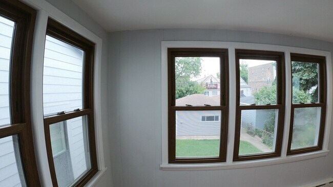 Building Photo - 4219 N Albany Ave