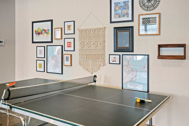 Building Photo - 301 E Walnut St