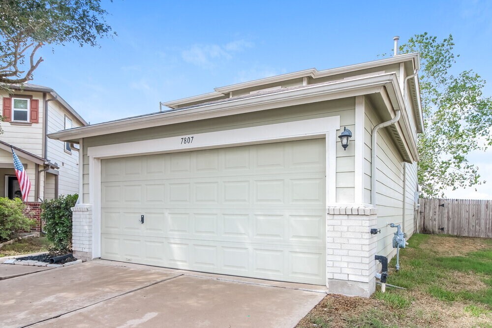 Building Photo - 7807 Pasture Spring Ln