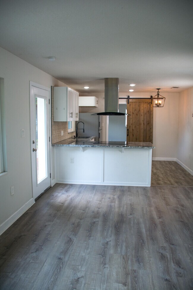 Building Photo - 86 Hurwood Ave