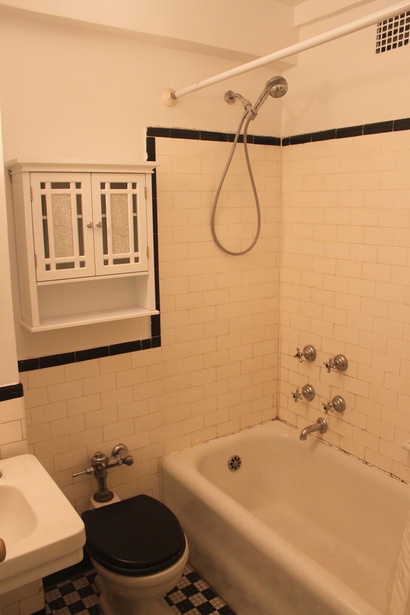 Building Photo - 310 Riverside Dr
