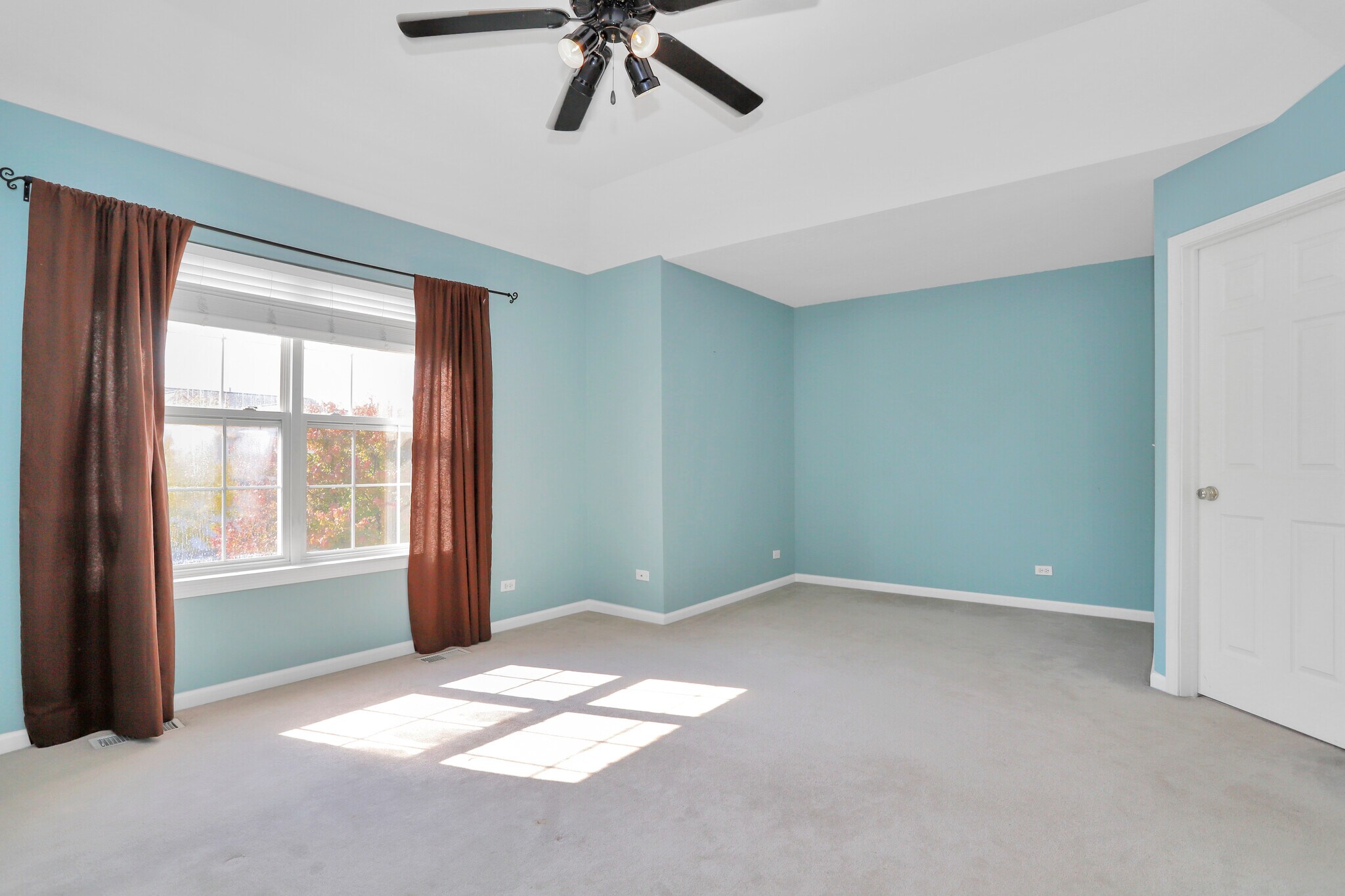 Building Photo - 2165 Sunrise Cir