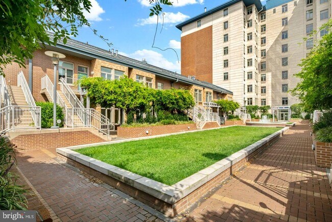 Building Photo - 1900 Hamilton St