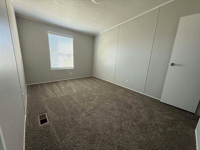 Building Photo - 120 Parma Ct