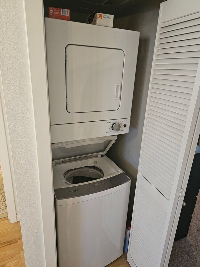 Building Photo - 2 Bed Condo by Tacoma General Hospital!