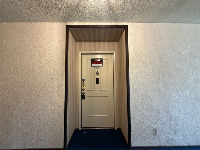 Building Photo - 2-bedroom, 2-bath residence in Valley Village