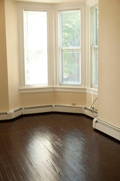 Building Photo - 208 Summit Ave