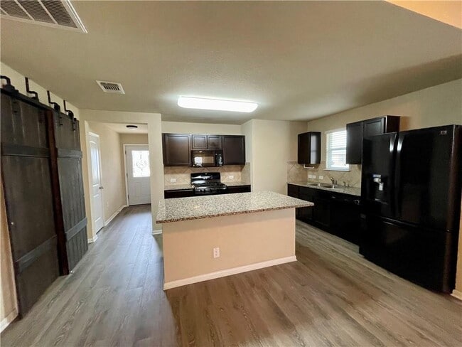 Building Photo - 222 Camellia Dr
