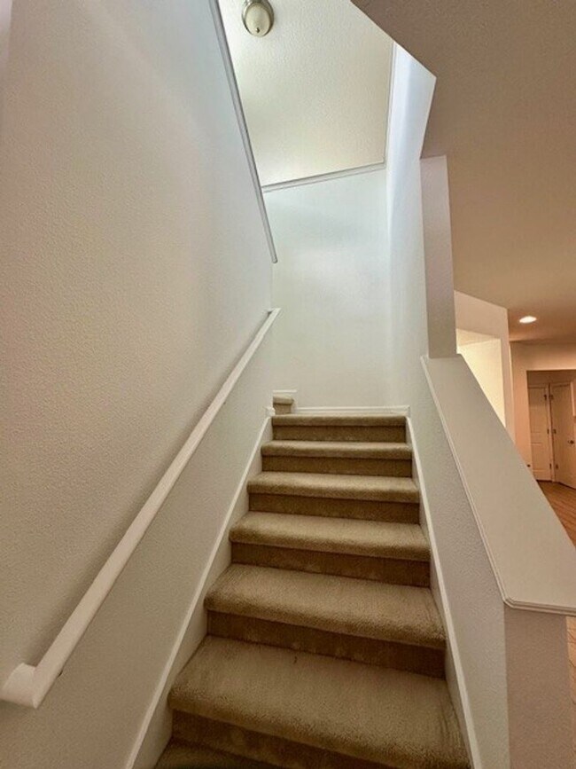 Building Photo - 4 bed 2.5 bath in WINDERMERE TRAILS!