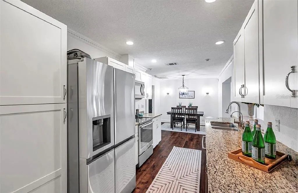 Building Photo - 2873 Sarah Dr