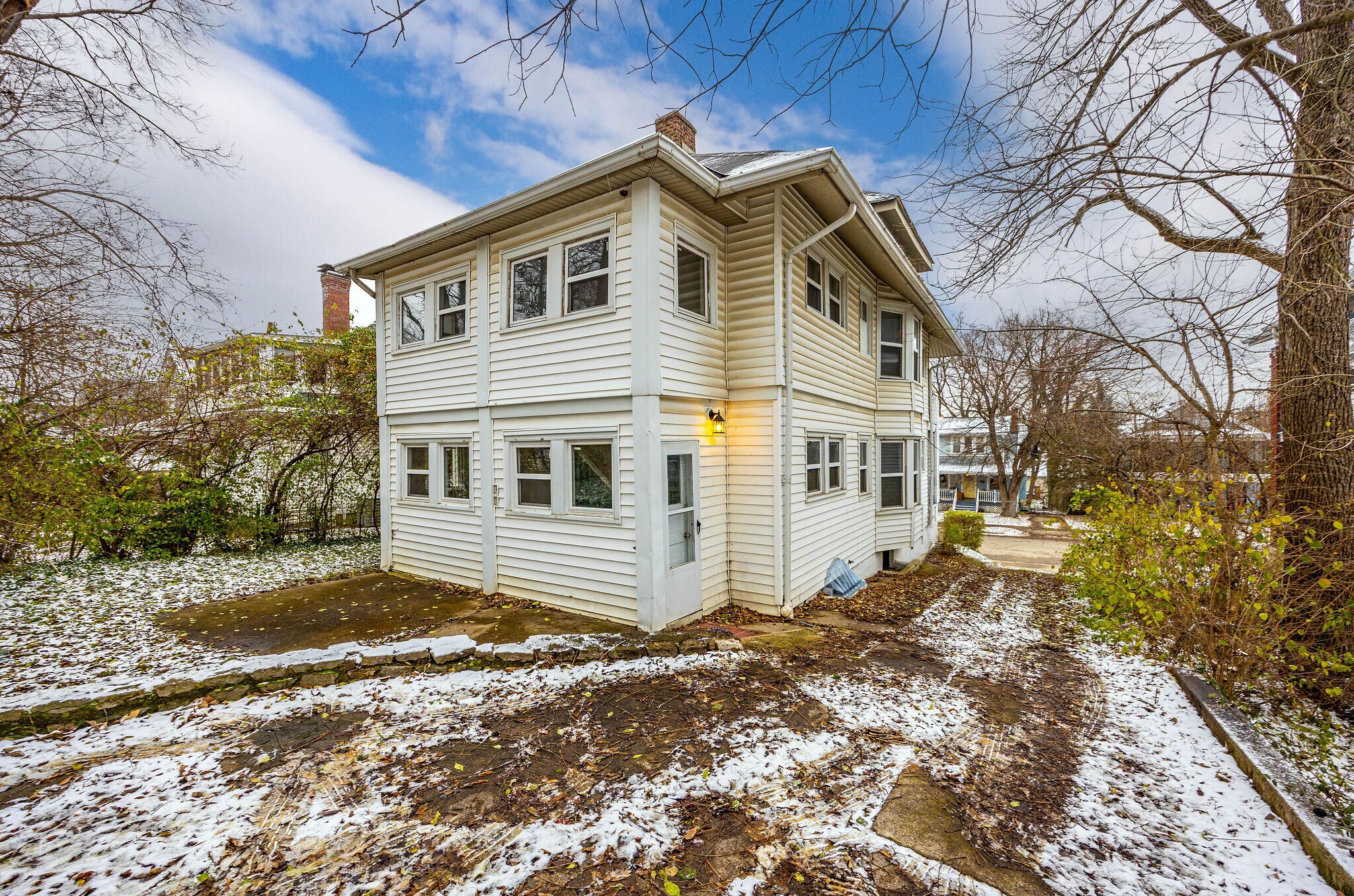 Building Photo - 2243 Hannaford Ave