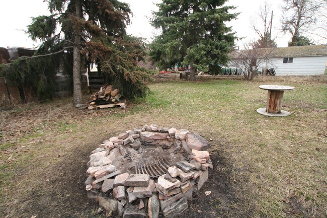 Building Photo - Single Family Home off Frontage Rd!